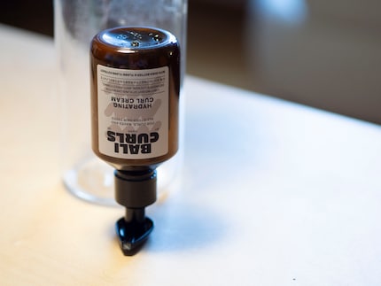 Den letzten Rest grüble ich mit dem Finger raus.