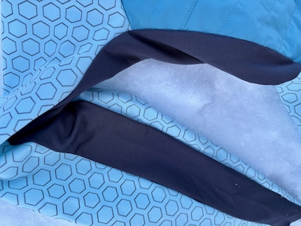 Die Stretch-Panels aus dehnbarem, durchlässigem Stoff haben es mir angetan.