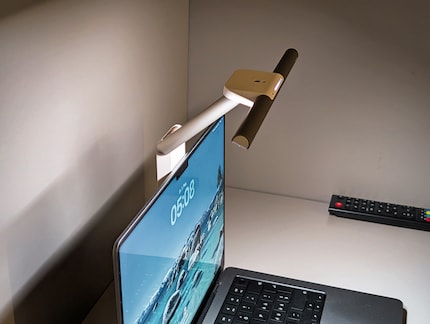 Die Leiste lässt sich kippen und ausfahren, so dass sie für jede Situation flexibel einstellbar ist.