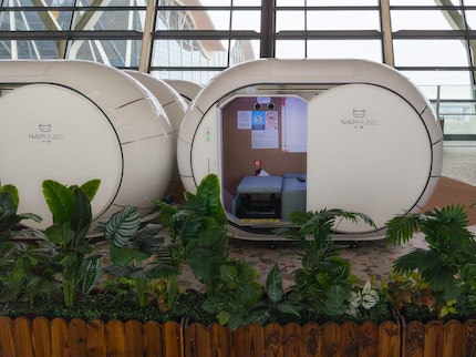 Die Nap Hubs am Flughafen sehen gemütlich aus – sind allerdings nichts für Klaustrophobe.
