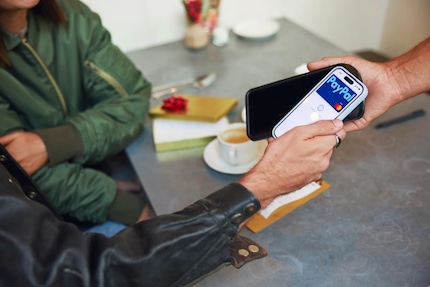 PayPal im stationären Handel: Bezahlt wird per Smartphone über eine virtuelle Debitkarte in der App.
