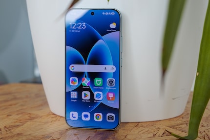 Das Xiaomi 17 gehört unter den Top-Smartphones zu den kleinen Modellen.