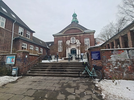 Die Ultraweitwinkelkamera weist vor allem zu den Ecken hin Unschärfen auf.