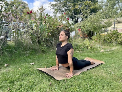 Yoga verbessert deine Haltung und deine mentale Widerstandskraft – ideal auch für Läuferinnen, Radprofis und Kraftsportler.