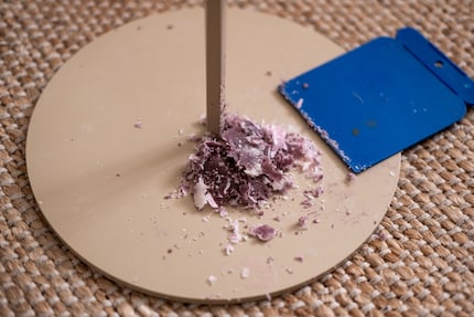 Je dünner der Spachtel, desto leichter lassen sich Reste lösen.