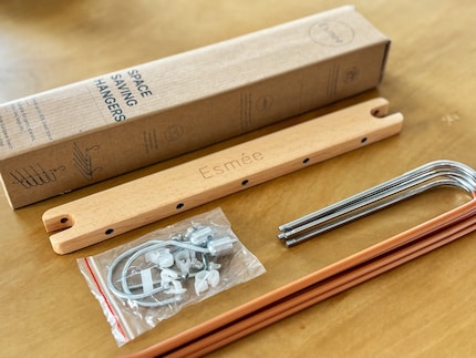 Der Esmée Mehrfachbügel will erst zusammengebaut werden.