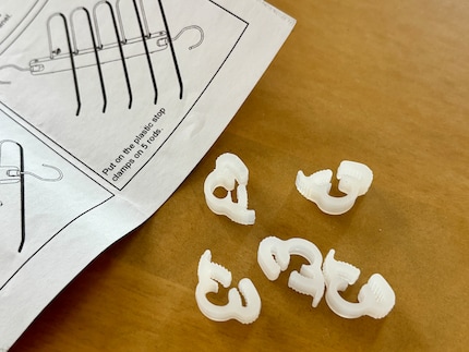 Die Plastikklammern machen von Beginn an skeptisch.
