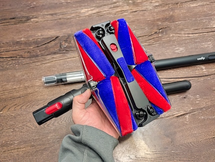 Die Düse mit den vier Walzen ist auf Hartböden optimiert.