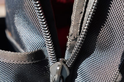 Schon nach vier Wochen ist eine Stelle ausgefranst und angefressen.