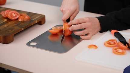 Schmerzt schon beim Zuschauen: Schneiden auf dem Titan-Brett