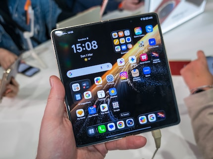 Alla ricerca della piega nel display.