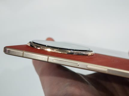 È sottile solo se la fotocamera non è inclusa.