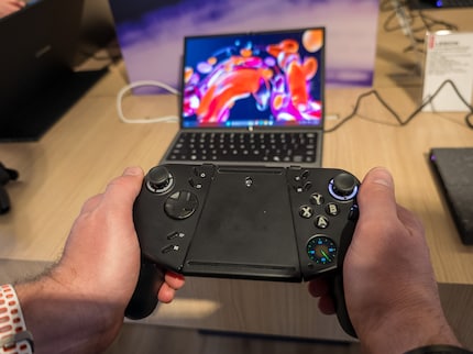 Selbst als Notebook steht beim Legion Go Fold Gaming im Zentrum.
