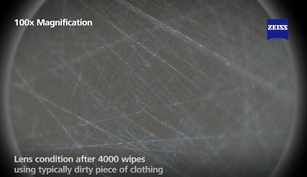 Wird das Brillenglas regelmässig mit dem (dreckigen) Shirt bearbeitet, sind Kratzer die Folge.