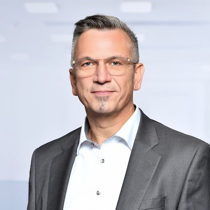 Achim Zehender, Head of Sales Lens Care.