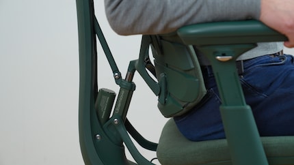 Die Rückenlehne «verbraucht» beim aufrechten Sitzen einen Teil der Sitztiefe.