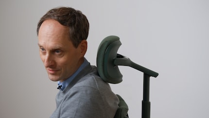 Kopfstütze trifft auf Schulter – jedenfalls dann, wenn Du über 1,90 Meter gross bist.