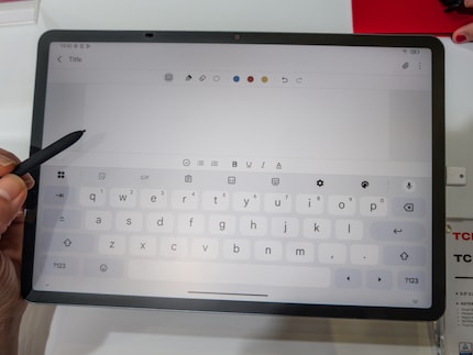 Das matte Display ist top fürs Schreiben, der Stylus dürfte aber besser sein.