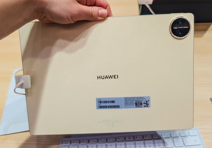 Das Huawei Matepad Pro 13.2 mit goldener Rückseite.