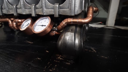 The steampunk look includes analogue displays and piping. On the left: Water pressure. Right: water temperature.