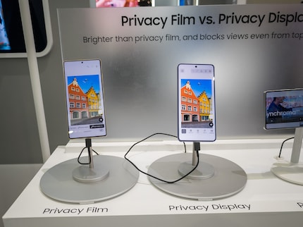 Samsung shows how bad a privacy film is compared to a privacy display.