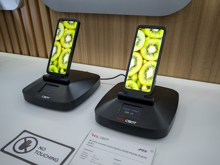 The OLED display with the lowest power consumption - among the 6.9-inch displays.