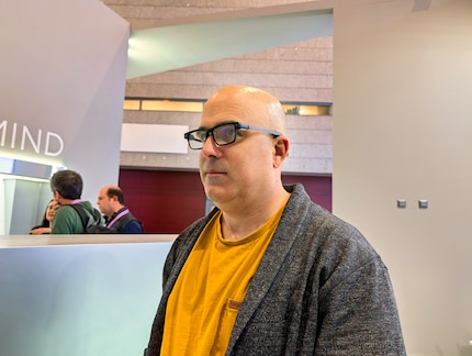 Die MemoMind One ist angenehm zu tragen und sieht kaum anders aus als eine normale Brille.