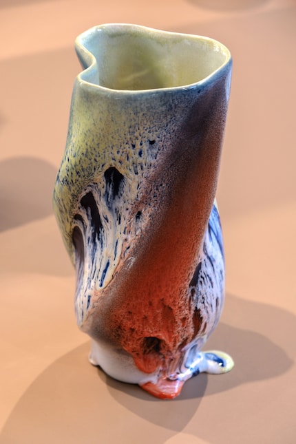 Die KI-generierten Formen wirken organisch, fast zufällig und trotzdem präzise.