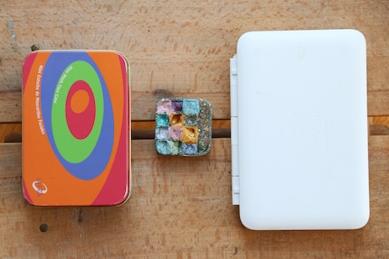 Ein kurzer Grössenvergleich: links meine Kreation, in der Mitte meine bisherige Palette und rechts das grössere 12er-Van-Gogh-Set mit viel Freiraum im Innern.