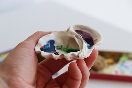 Glücksfund: Dieses Strandsouvenir eignet sich perfekt als Mischpalette.