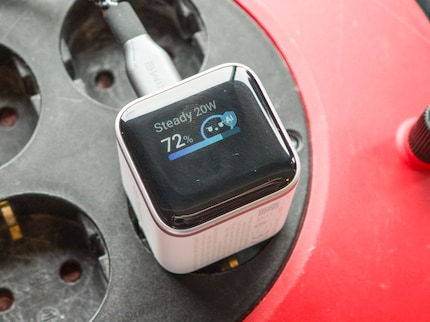 Il display con la mascotte mostra lo stato di carica.