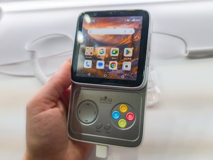 Wenn ein Smartphone und ein Gameboy ein Kind bekommen würden.