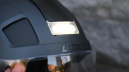 De koplamp op klaarlichte dag - nog steeds behoorlijk fel ook.