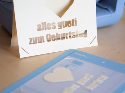 Postkarten klemme ich in der mitgelieferten CardMat ein.