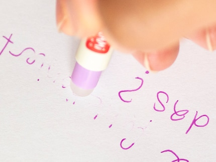 Die Tinte ist nicht verschwunden, sondern hat ihre Farbe geändert.