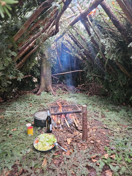 Alles bereit für die Minestrone über dem Feuer.