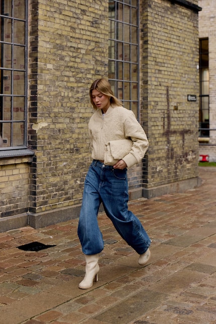 Der asymmetrische Boot-Tuck passt zu Jeans ...