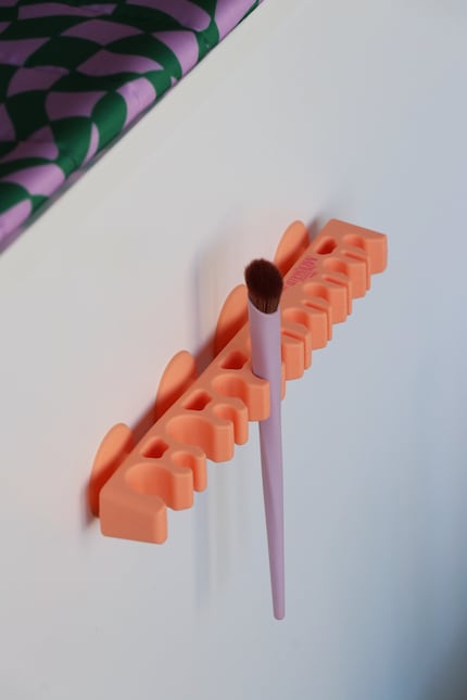 Siehst du den Drall, der in das Handstück designt wurde? Dank ihm liegt der Pinsel gut in der Hand.