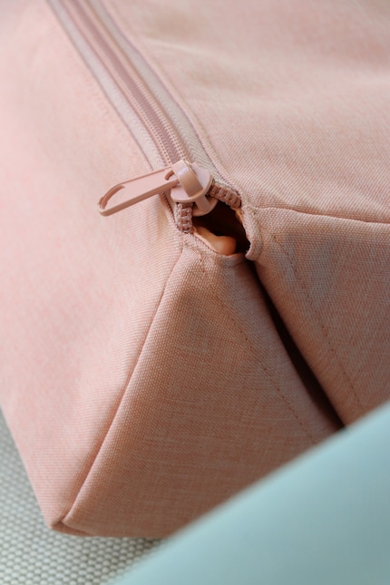 Das Case hat die Masse 11 × 11 × 23 Zentimeter.