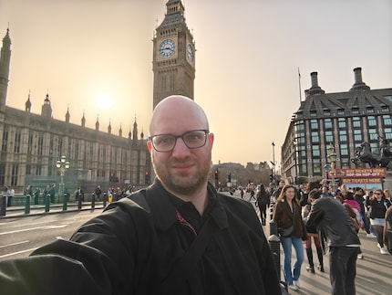 Selfie unter nicht idealen Lichtverhältnissen.