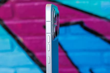 Der Essential Key befindet sich auf der anderen Seite. Powerbutton und Lautstäreregler bleiben für sich.