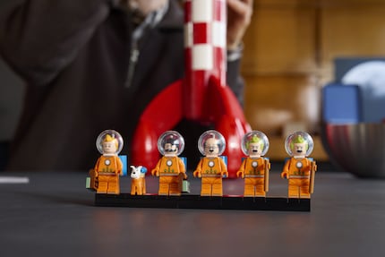 L'équipage au complet. Même le chien porte une combinaison spatiale.