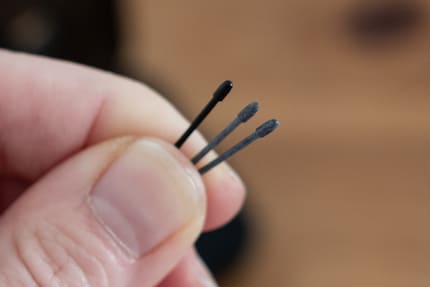 Links die härtere Spitze, die Filzspitze ganz rechts ist schon etwas abgenutzt.