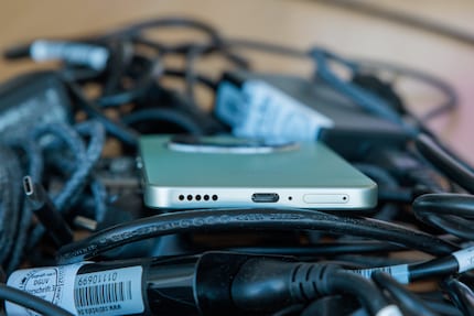 Das Honor Magic 8 Lite kann nur via USB-C-Kabel geladen werden.