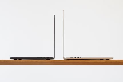 Unter leichter Last fressen die neuen MacBooks mehr Strom als ihre Vorgänger.