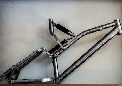 Der Rahmen des Mojo: das erste Transalpes-Bike mit dem aussergewöhnlichen Sitzdom.