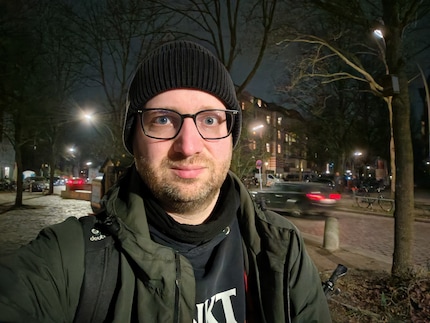 Selfies bei Dunkelheit knipse ich nur mit einer Laterne vor der Nase.