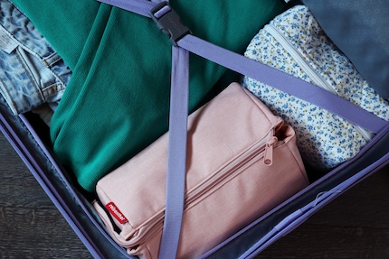 Hautpflege und Hygieneprodukte trenne ich übrigens strikt von meinem Make-up. Sie finden in einem separaten Täschchen Platz und sind, wie ich finde, auch einfacher unterzubringen.