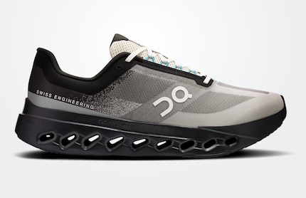 Der On-Schuh, wie er auf der Website von On selbst in der Schweiz gezeigt wird – ohne Schweizerkreuz.