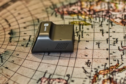 Der JetKVM ist kompakt, verpackt in einem wertigen Gehäuse.